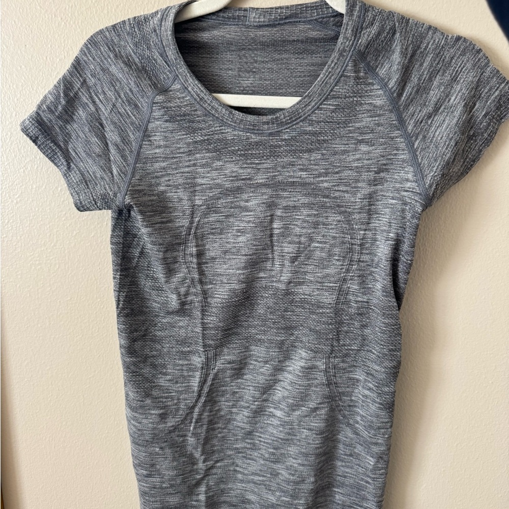 Lululemon Women’s Swiftly Tech Short Sleeve Crew Size 6